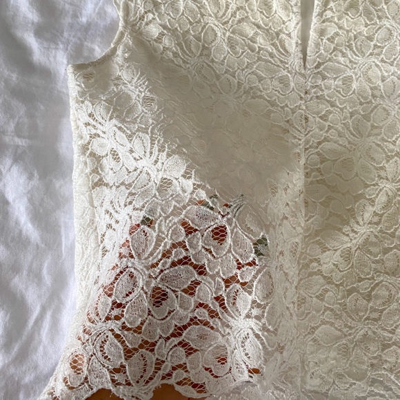 2/$40💜 CLOSET CLEAN OUT: Aritzia lace blouse - Picture 3 of 6